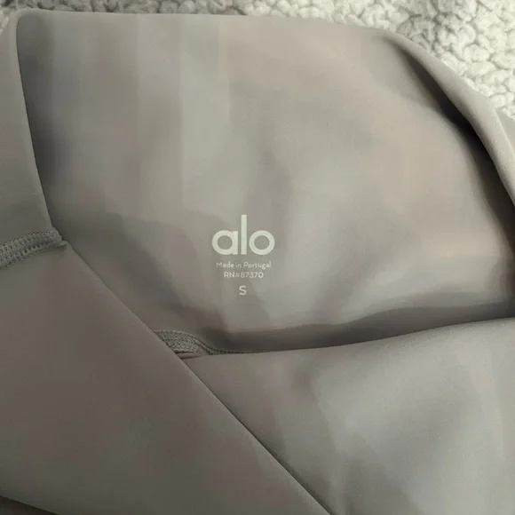 Alo Yoga Women’s High Waisted Ripped grey color Warrior Leggings Size Small - Picture 6 of 6